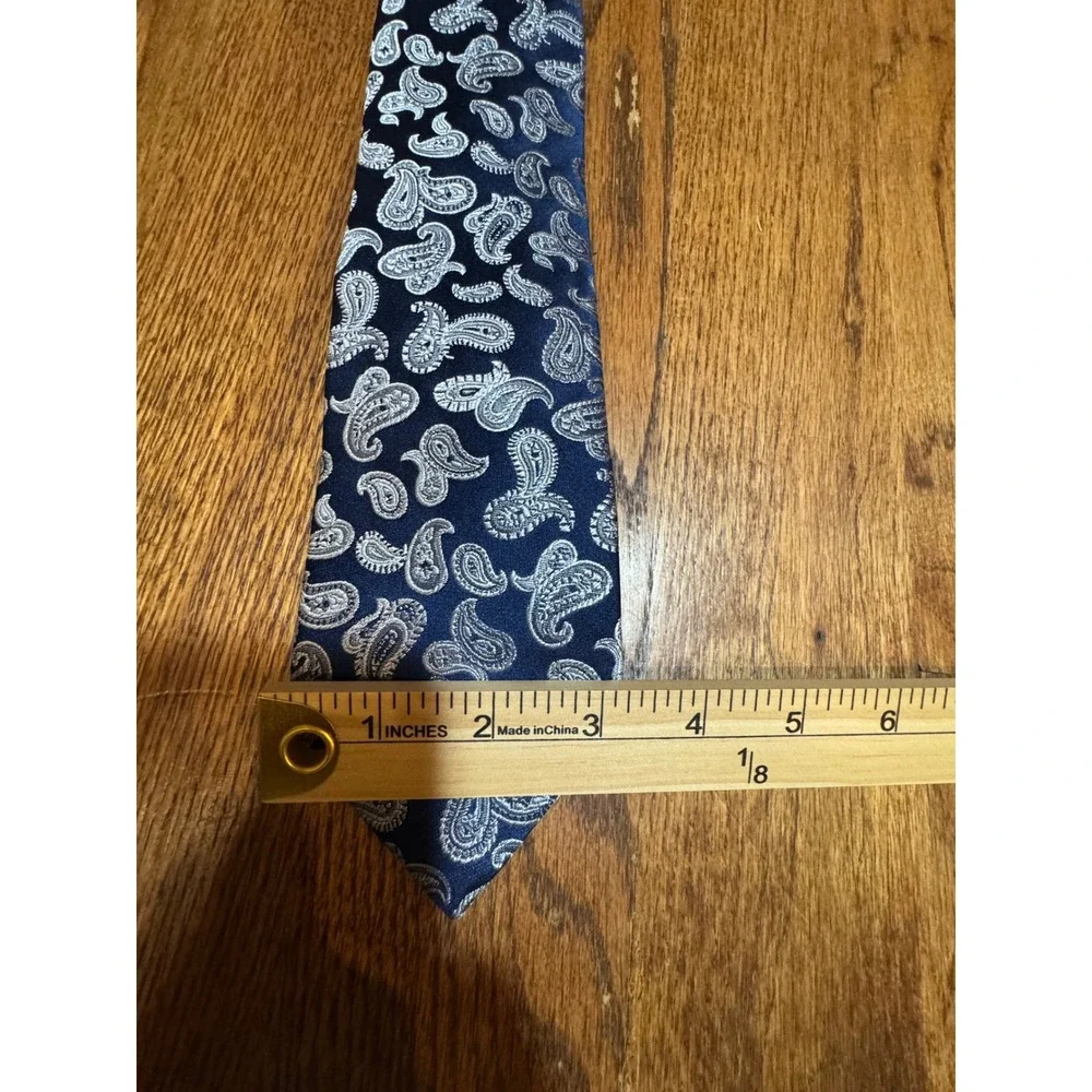 Brooks Brothers 346 Mens Navy Blue‎ Silver Paisley Pure Silk Necktie Tie